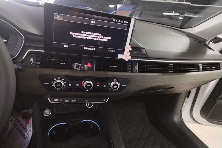 Used Audi A4L 2022 40 TFSI Stylish and Elegant Edition Audio And AC Panel