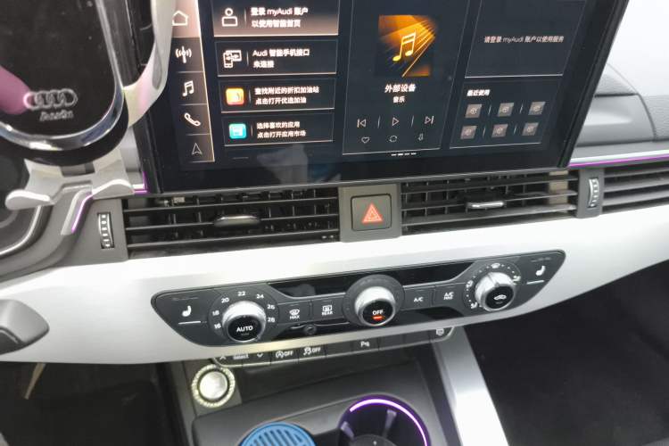 Used Audi A4L 2022 40 TFSI Fashion Dynamic Model Audio And AC Panel