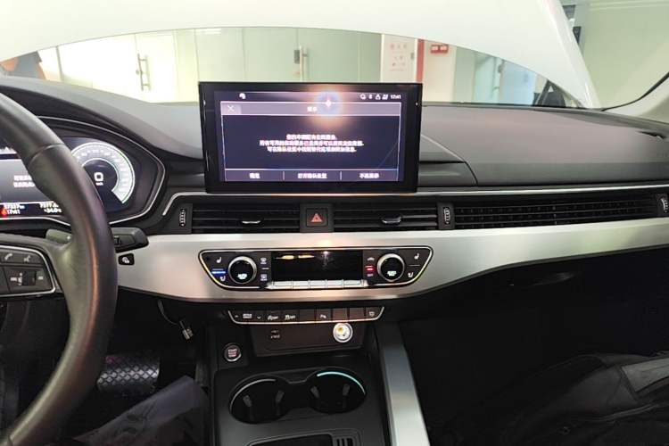 Used Audi A4L 2022 40 TFSI Fashion Dynamic Model Audio And AC Panel