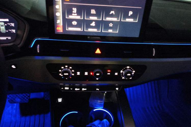 Used Audi A4L 2022 40 TFSI Fashion Dynamic Model Audio And AC Panel