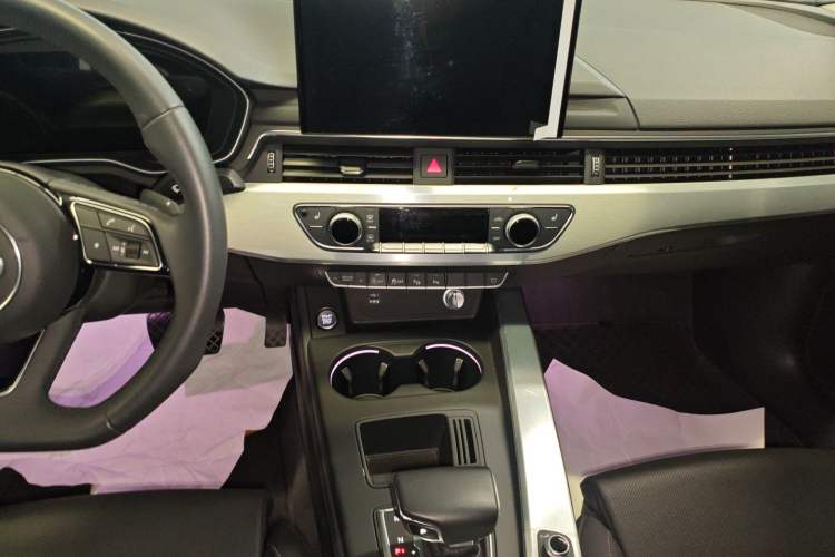 Used Audi A4L 2022 40 TFSI Luxury Dynamic Model Audio And AC Panel