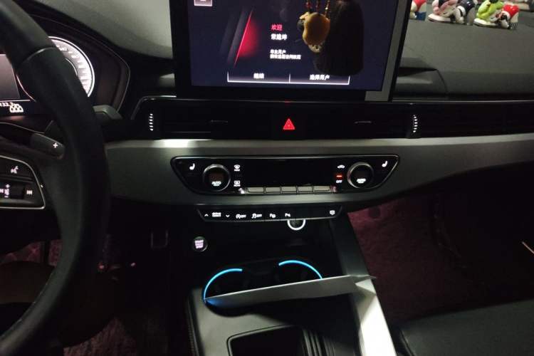 Used Audi A4L 2022 40 TFSI Luxury Dynamic Model Audio And AC Panel
