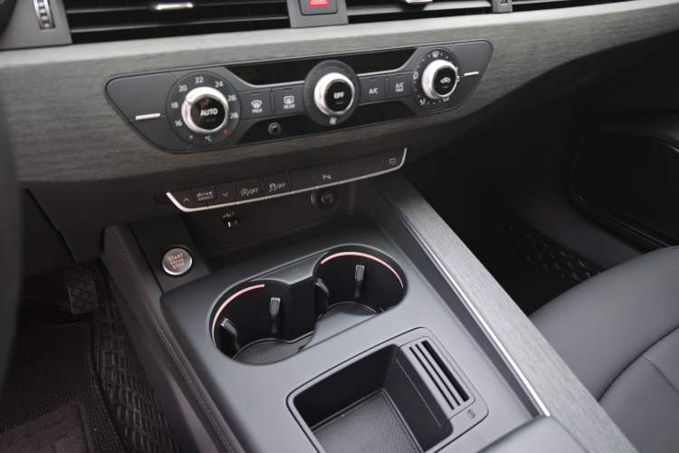 Used Audi A4L 2022 40 TFSI Stylish and Elegant Edition Audio And AC Panel