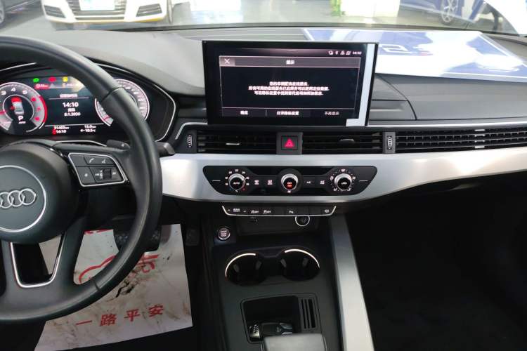 Used Audi A4L 2022 40 TFSI Fashion Dynamic Model Audio And AC Panel