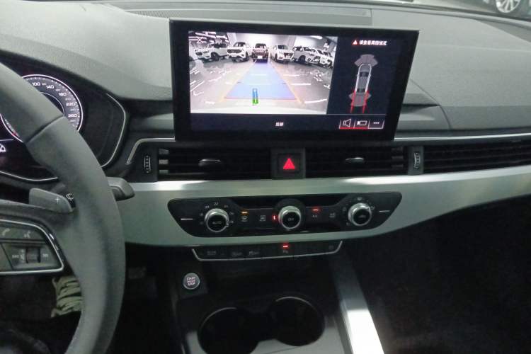 Used Audi A4L 2022 40 TFSI Fashion Dynamic Model Audio And AC Panel