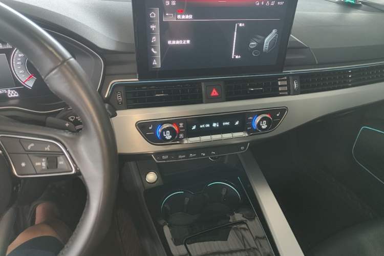 Used Audi A4L 2022 40 TFSI Luxury Dynamic Model Audio And AC Panel