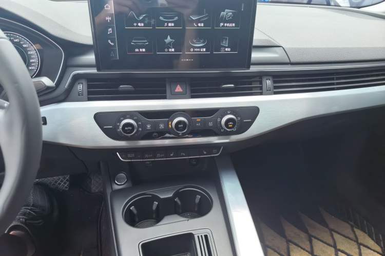 Used Audi A4L 2022 40 TFSI Fashion Dynamic Model Audio And AC Panel