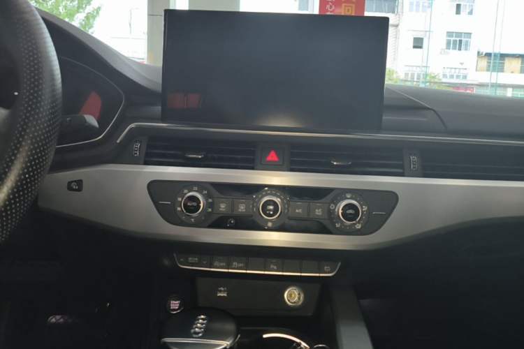 Used Audi A4L 2022 40 TFSI Fashion Dynamic Model Audio And AC Panel