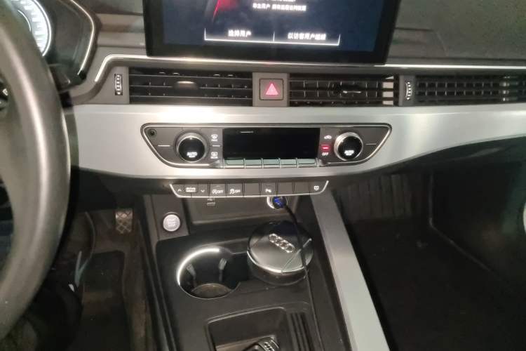Used Audi A4L 2022 40 TFSI Fashion Dynamic Model Audio And AC Panel
