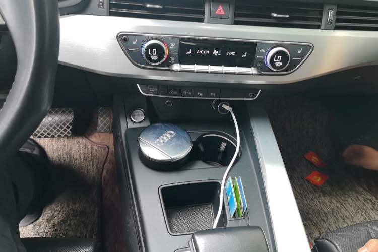 Used Audi A4L 2022 40 TFSI Luxury Dynamic Model Audio And AC Panel
