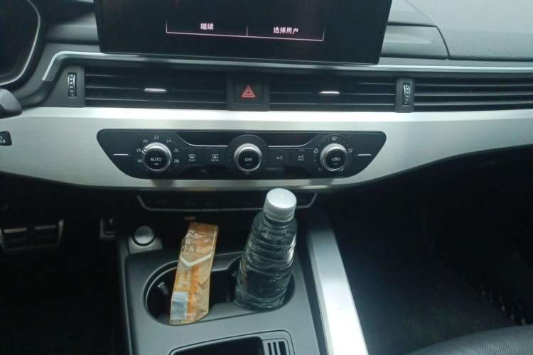 Used Audi A4L 2022 40 TFSI Fashion Dynamic Model Audio And AC Panel