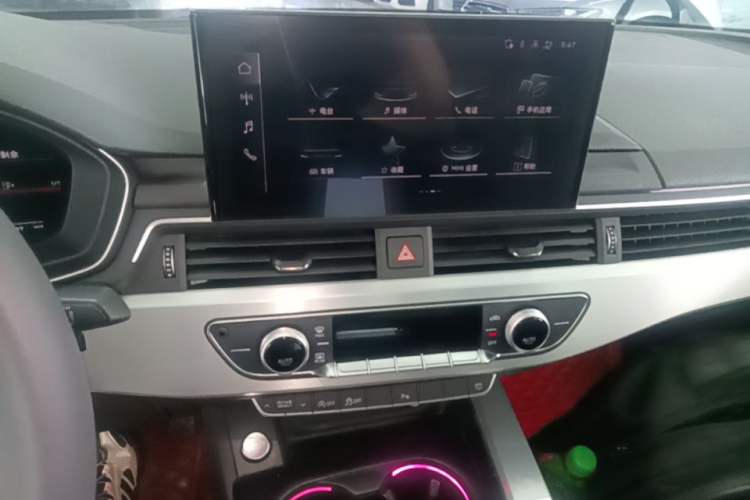 Used Audi A4L 2022 40 TFSI Fashion Dynamic Model Audio And AC Panel
