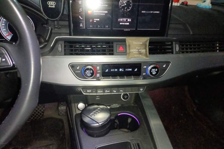 Used Audi A4L 2022 40 TFSI Luxury Dynamic Model Audio And AC Panel