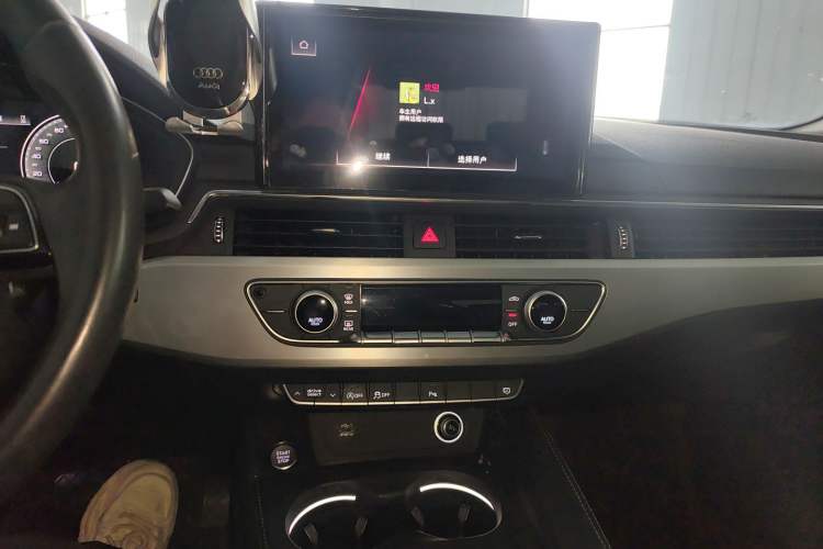 Used Audi A4L 2022 40 TFSI Fashion Dynamic Model Audio And AC Panel