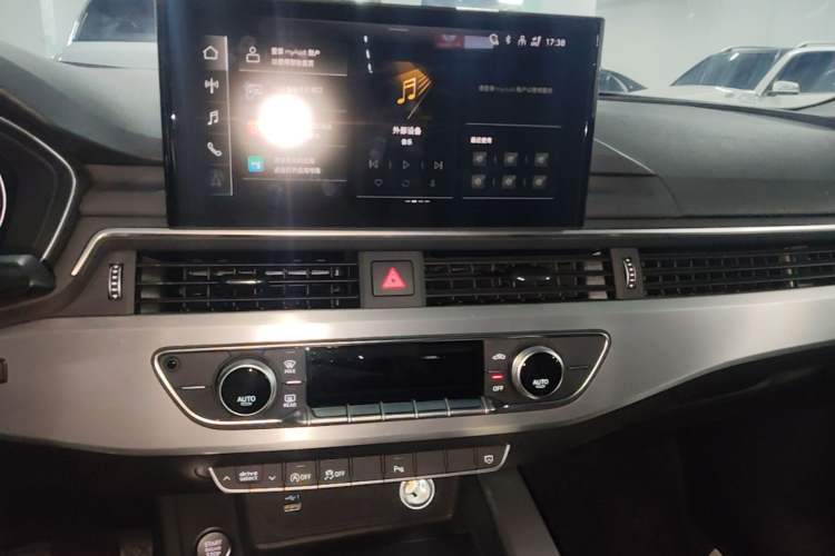 Used Audi A4L 2022 40 TFSI Fashion Dynamic Model Audio And AC Panel