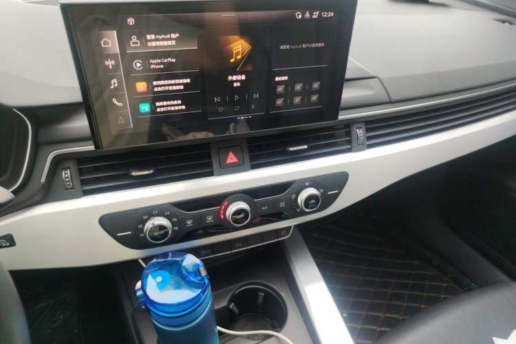 Used Audi A4L 2022 40 TFSI Fashion Dynamic Model Audio And AC Panel