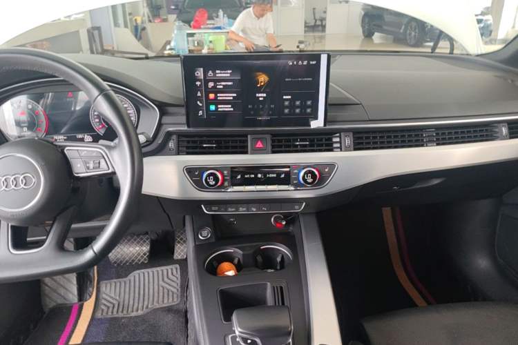 Used Audi A4L 2022 40 TFSI Luxury Dynamic Model Audio And AC Panel