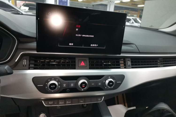Used Audi A4L 2022 40 TFSI Fashion Dynamic Model Audio And AC Panel