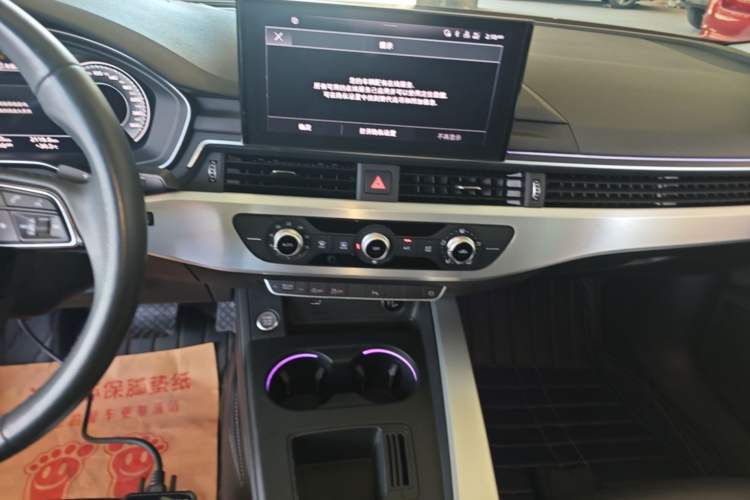 Used Audi A4L 2022 40 TFSI Fashion Dynamic Model Audio And AC Panel