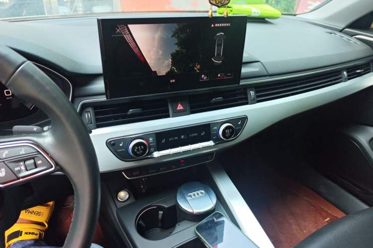 Used Audi A4L 2022 40 TFSI Luxury Dynamic Model Audio And AC Panel