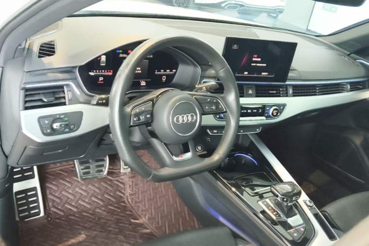 Used Audi A4L 2022 40 TFSI Luxury Dynamic Model Center Console