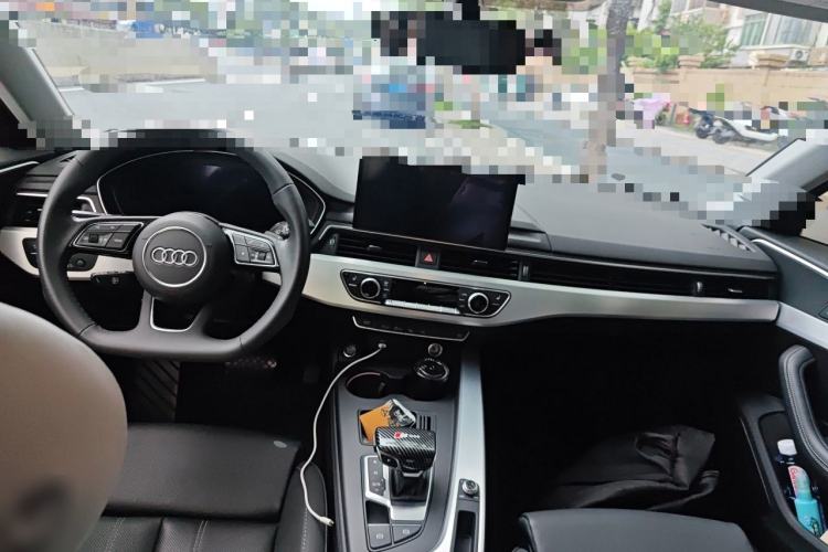 Used Audi A4L 2022 40 TFSI Luxury Dynamic Model Center Console