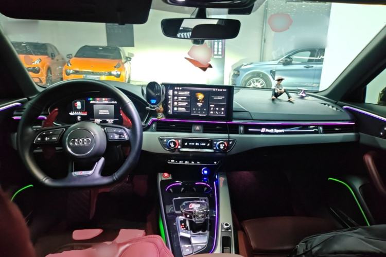 Used Audi A4L 2022 40 TFSI Luxury Dynamic Model Center Console