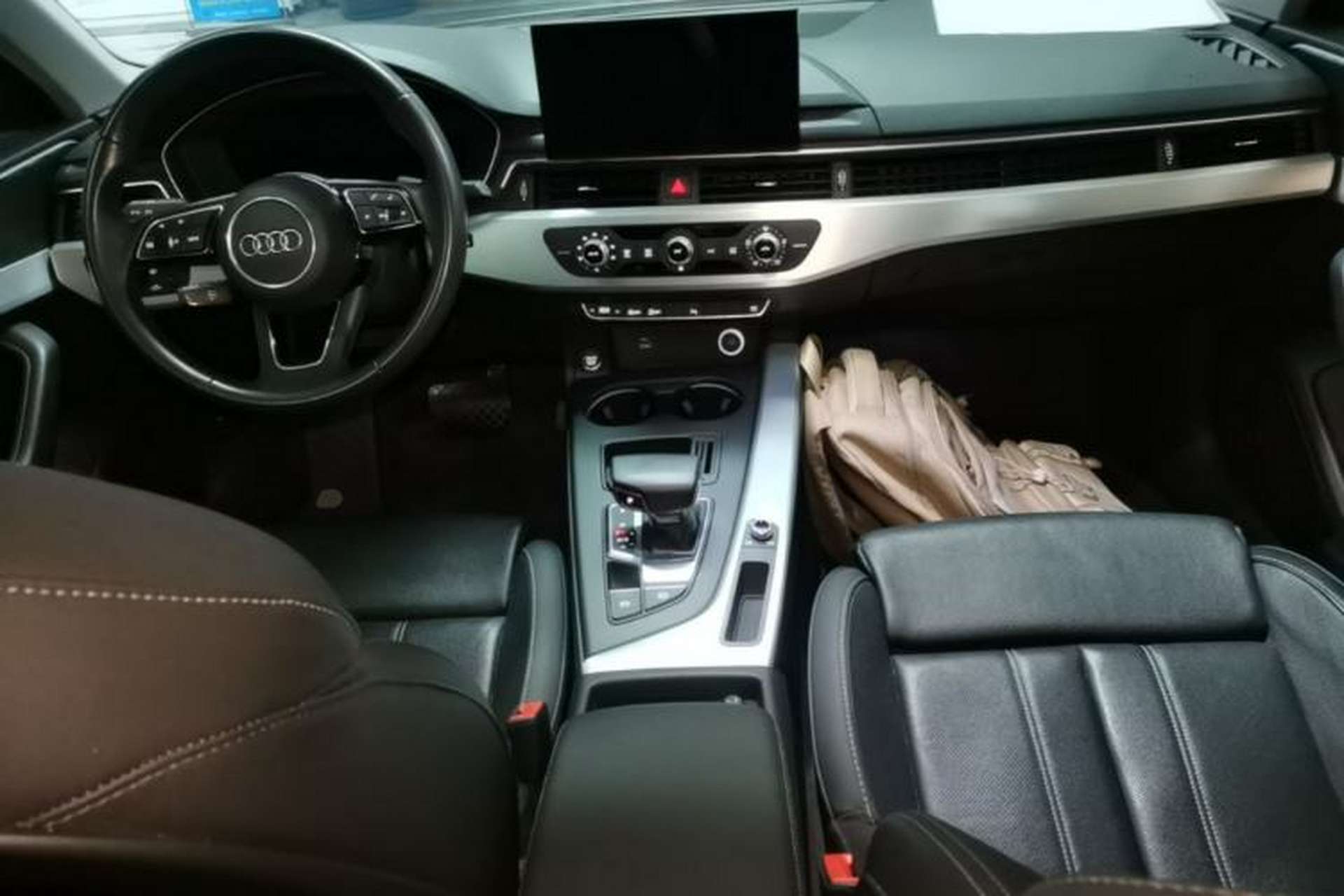 Used Audi A4L 2022 40 TFSI Fashion Dynamic Model Center Console