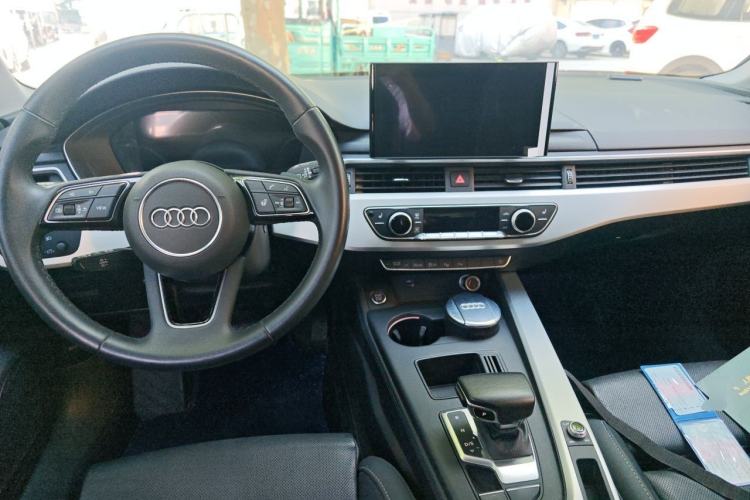 Used Audi A4L 2022 40 TFSI Luxury Dynamic Model Center Console