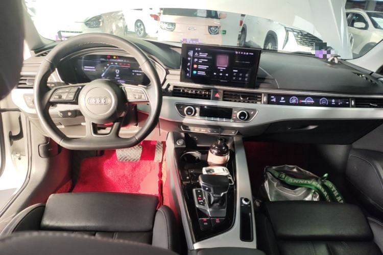 Used Audi A4L 2022 40 TFSI Luxury Dynamic Model Center Console