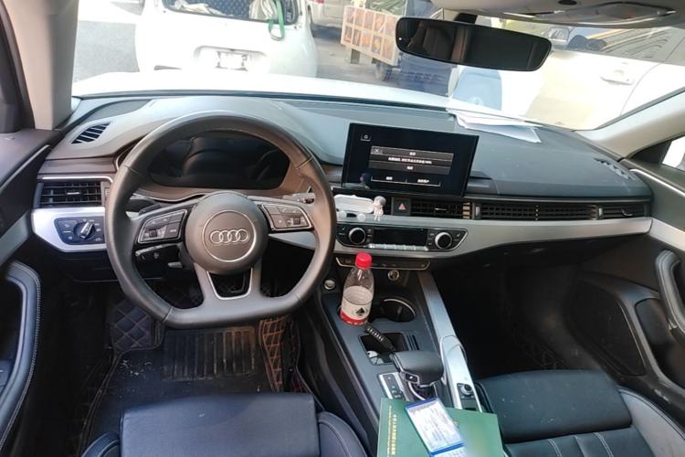Used Audi A4L 2022 40 TFSI Luxury Dynamic Model Center Console
