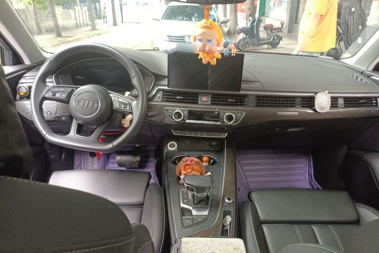 Used Audi A4L 2022 40 TFSI Luxury Dynamic Model Center Console