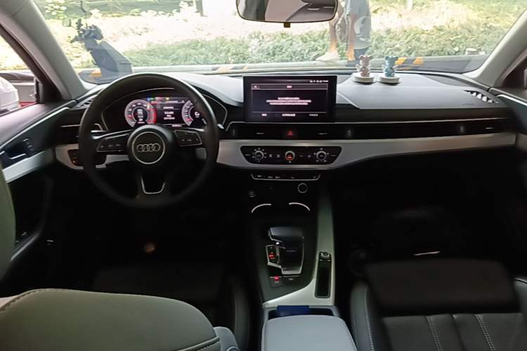 Used Audi A4L 2022 40 TFSI Fashion Dynamic Model Center Console