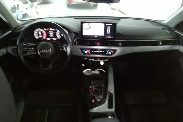 Used Audi A4L 2022 40 TFSI Luxury Dynamic Model Center Console