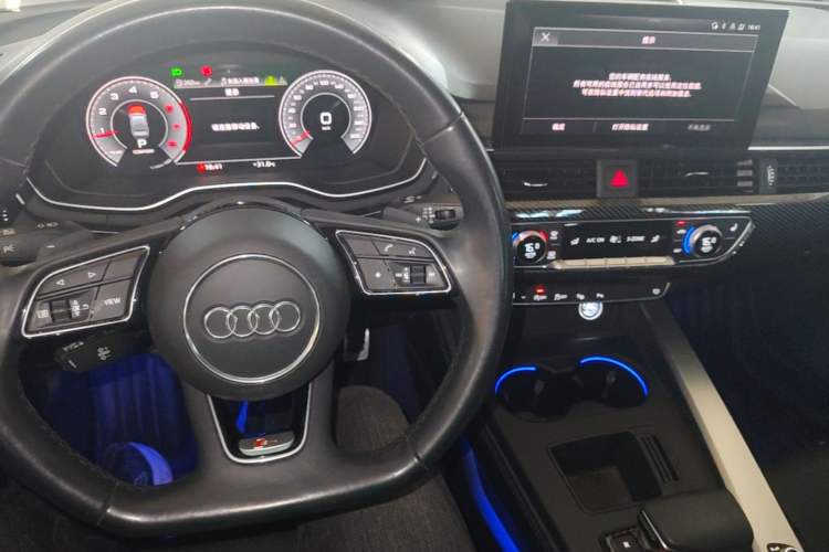 Used Audi A4L 2022 40 TFSI Luxury Dynamic Model Center Console