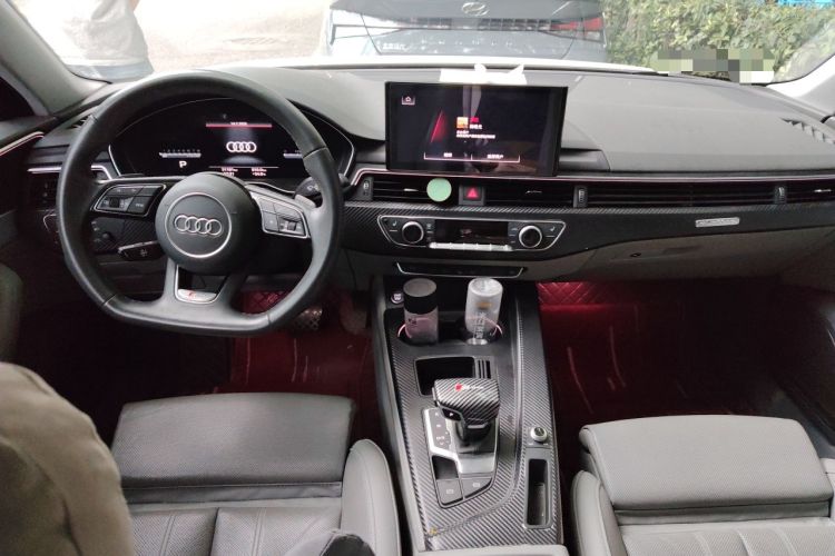 Used Audi A4L 2022 40 TFSI Luxury Dynamic Model Center Console