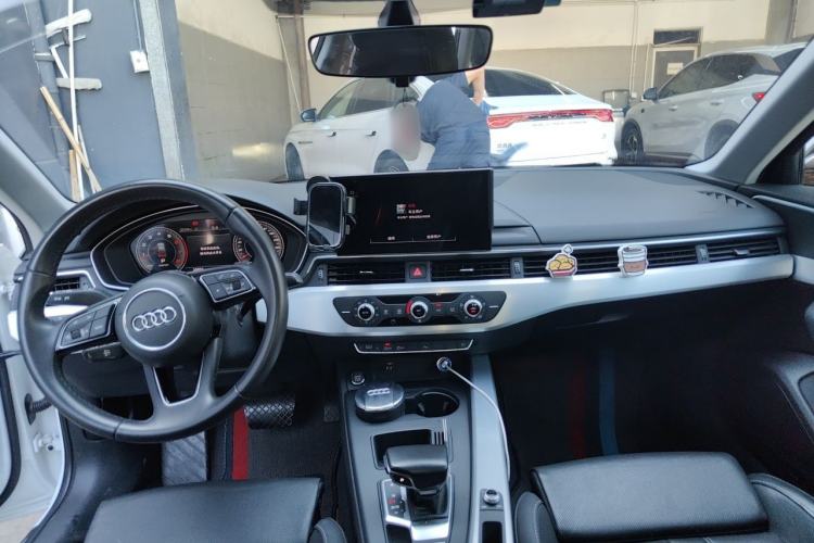 Used Audi A4L 2022 40 TFSI Fashion Dynamic Model Center Console