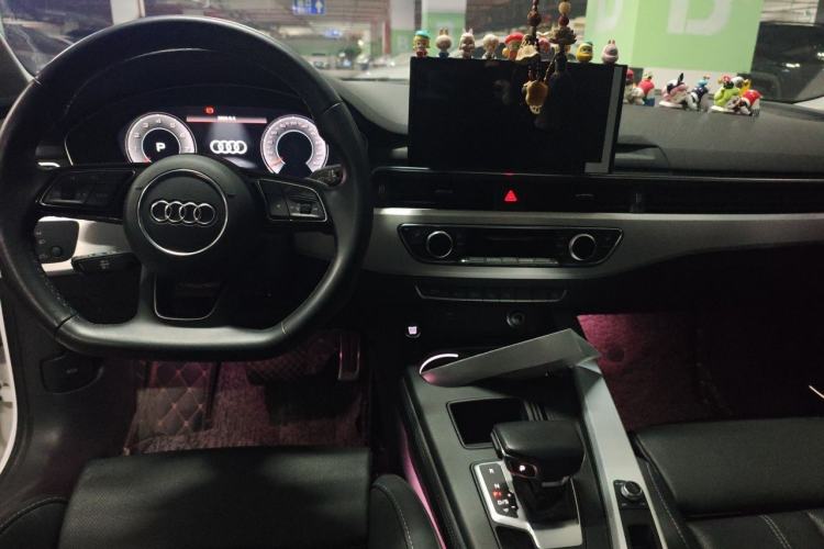 Used Audi A4L 2022 40 TFSI Luxury Dynamic Model Center Console