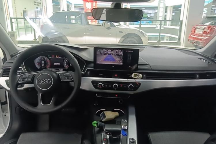 Used Audi A4L 2022 40 TFSI Fashion Dynamic Model Center Console