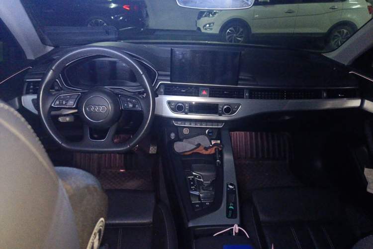 Used Audi A4L 2022 40 TFSI Luxury Dynamic Model Center Console