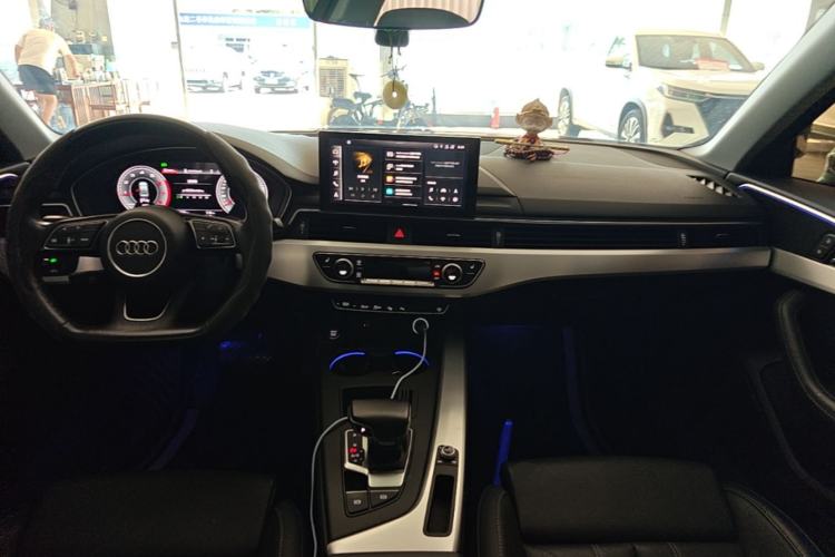 Used Audi A4L 2022 40 TFSI Luxury Dynamic Model Center Console