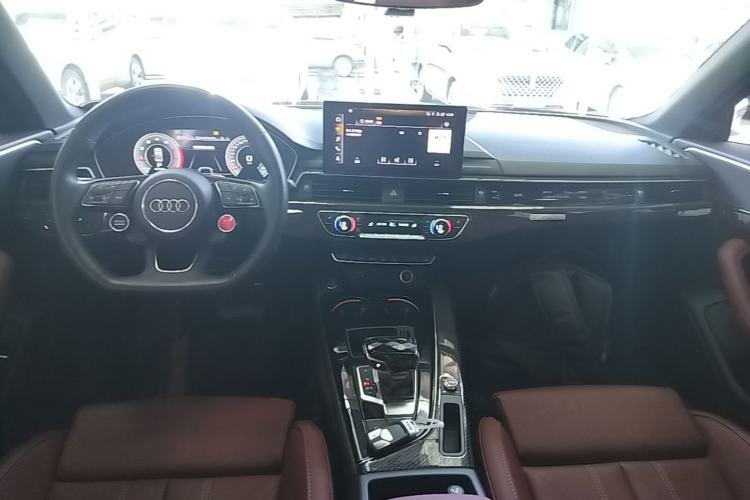 Used Audi A4L 2022 40 TFSI Luxury Dynamic Model Center Console