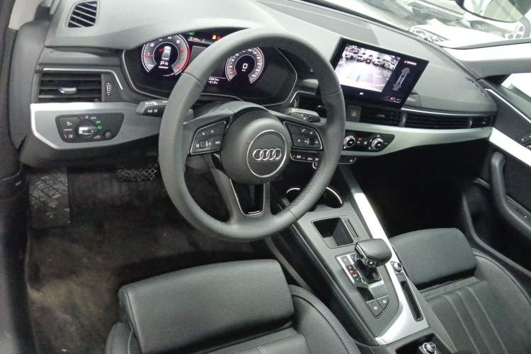 Used Audi A4L 2022 40 TFSI Fashion Dynamic Model Center Console