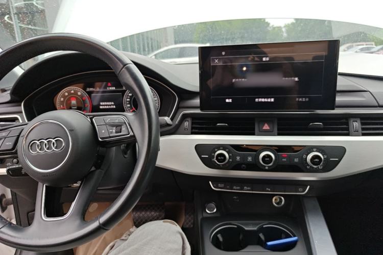Used Audi A4L 2022 40 TFSI Fashion Dynamic Model Center Console
