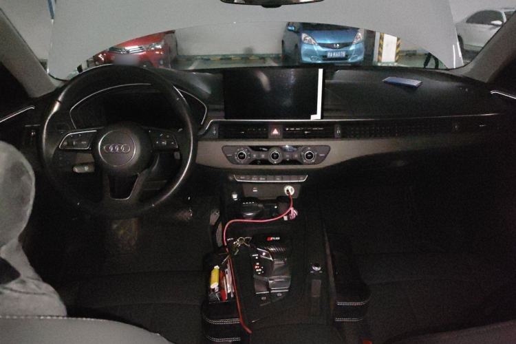 Used Audi A4L 2022 40 TFSI Stylish and Elegant Edition Center Console