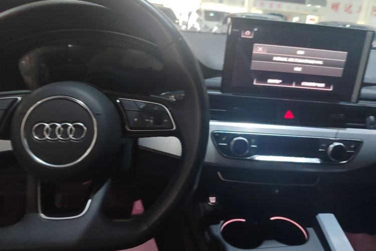 Used Audi A4L 2022 40 TFSI Luxury Dynamic Model Center Console
