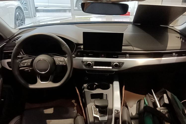 Used Audi A4L 2022 40 TFSI Luxury Dynamic Model Center Console