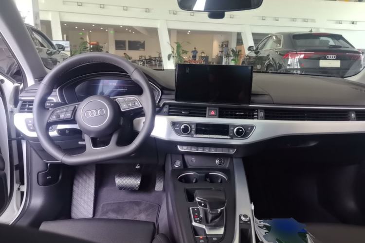 Used Audi A4L 2022 40 TFSI Luxury Dynamic Model Center Console