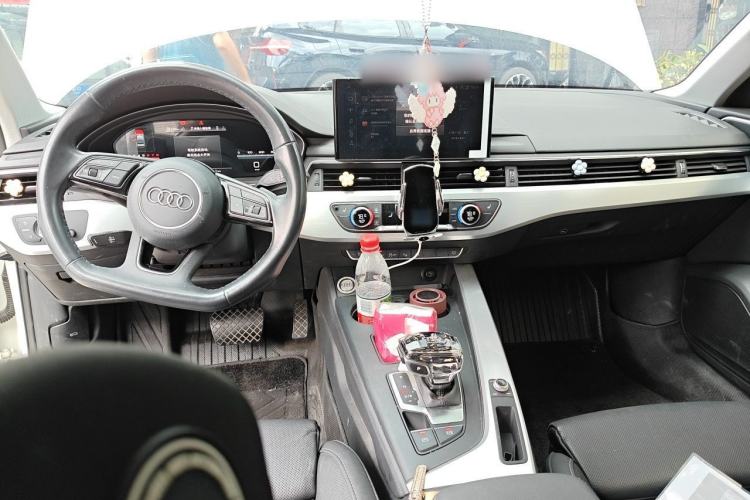 Used Audi A4L 2022 40 TFSI Luxury Dynamic Model Center Console