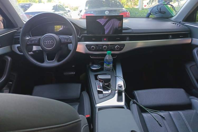 Used Audi A4L 2022 40 TFSI Fashion Dynamic Model Center Console